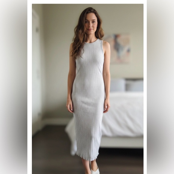 Wilfred Dresses & Skirts - Wilfred Mauve and white Sleeveless fitted Dress